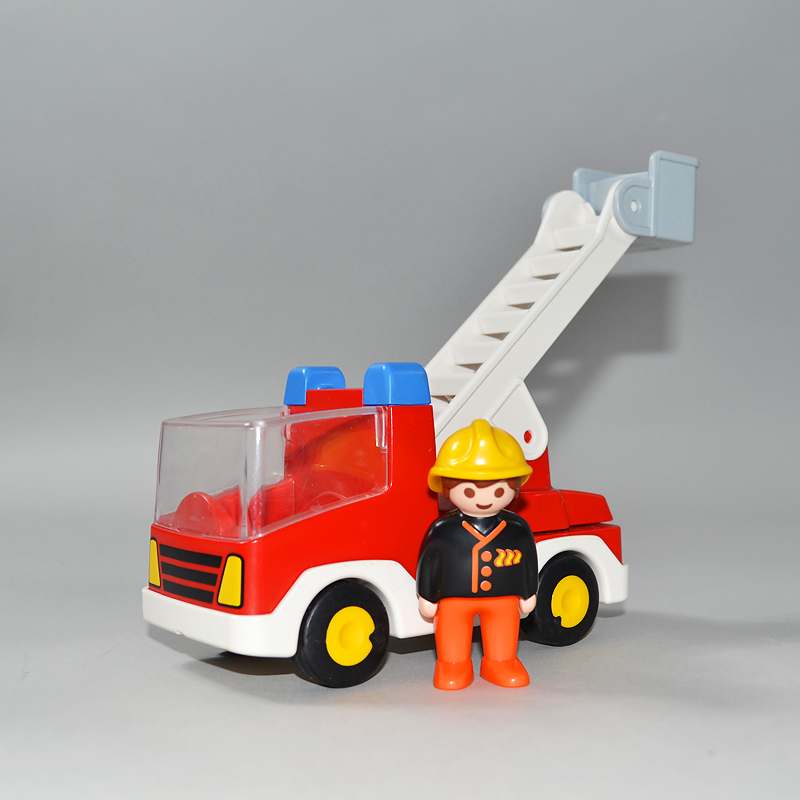 Παιχνίδι Πυροσβέστης με κλιμακοφόρο όχημα Playmobil 1.2.3  6967