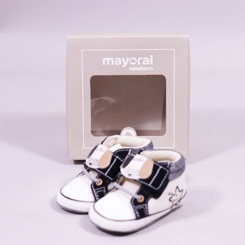 Παπούτσια αγκαλιάς Mayoral